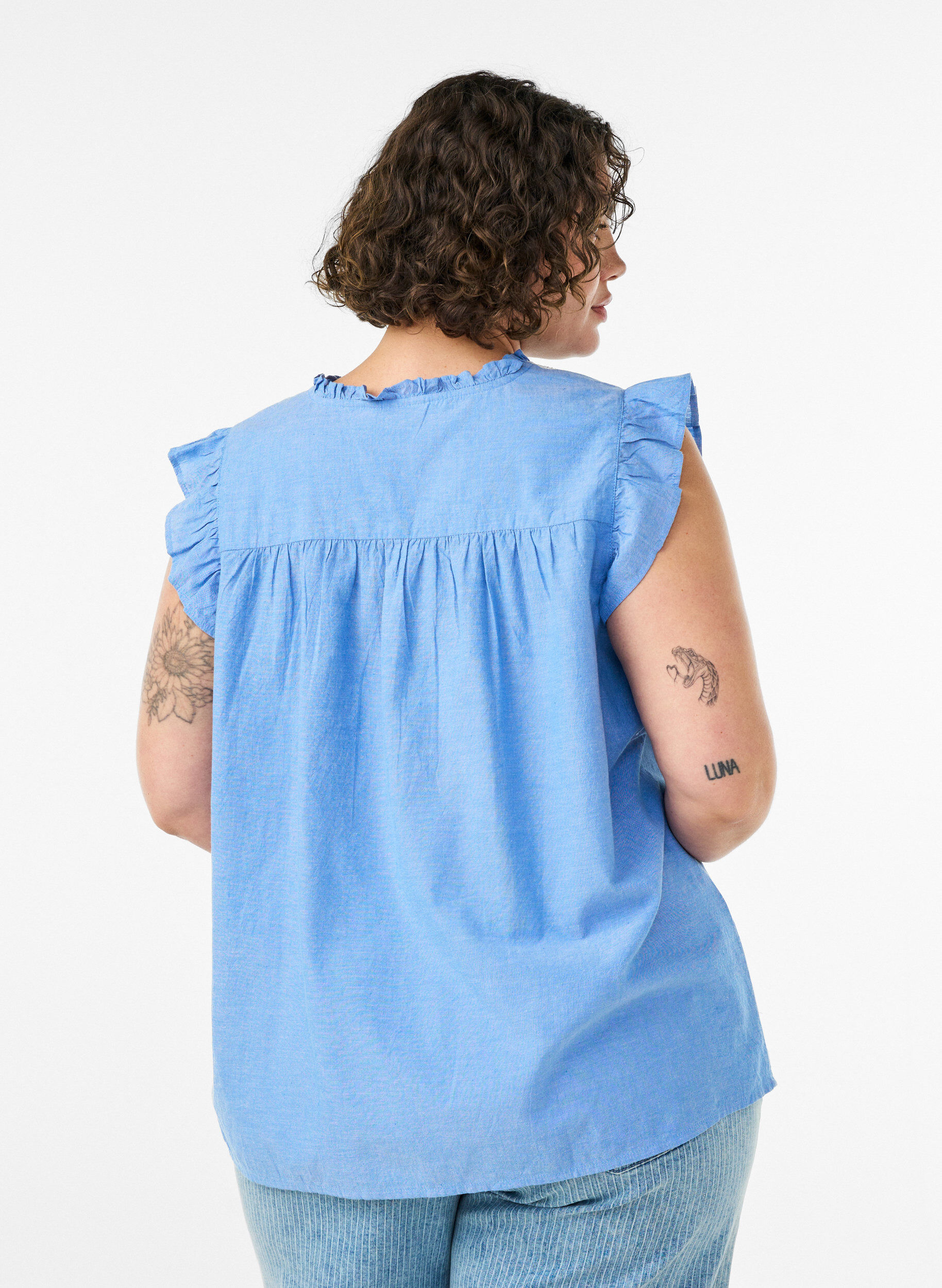 ZizziErmel&oslash;s bomullsbluse med volangkanter, Bl&aring;, Model image number 2