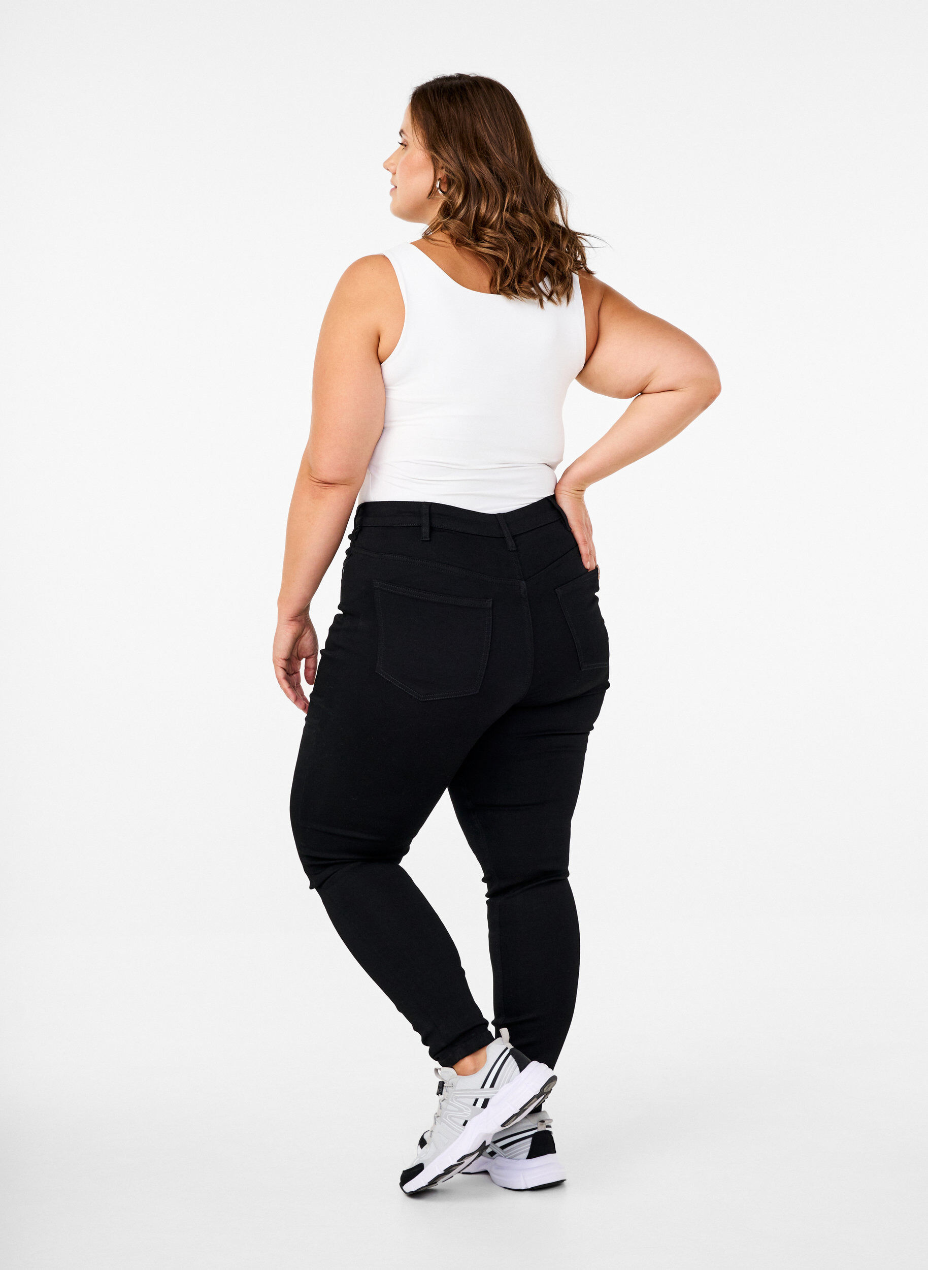 Zizzi Amy-jeans med h&oslash;yt liv og knappelukking, Black, Model image number 1