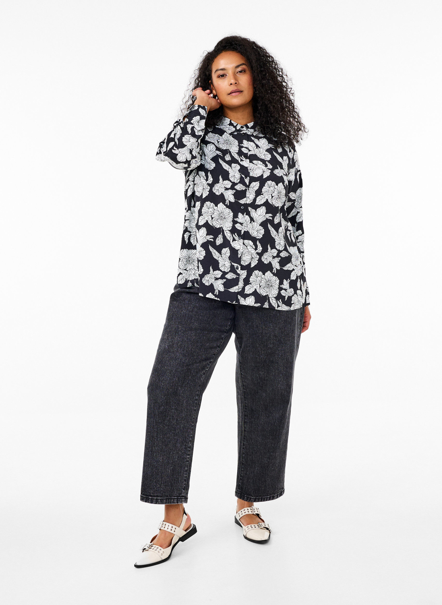 Zizzi Skjorte med blomsterm&oslash;nster, Svart, Model image number 1