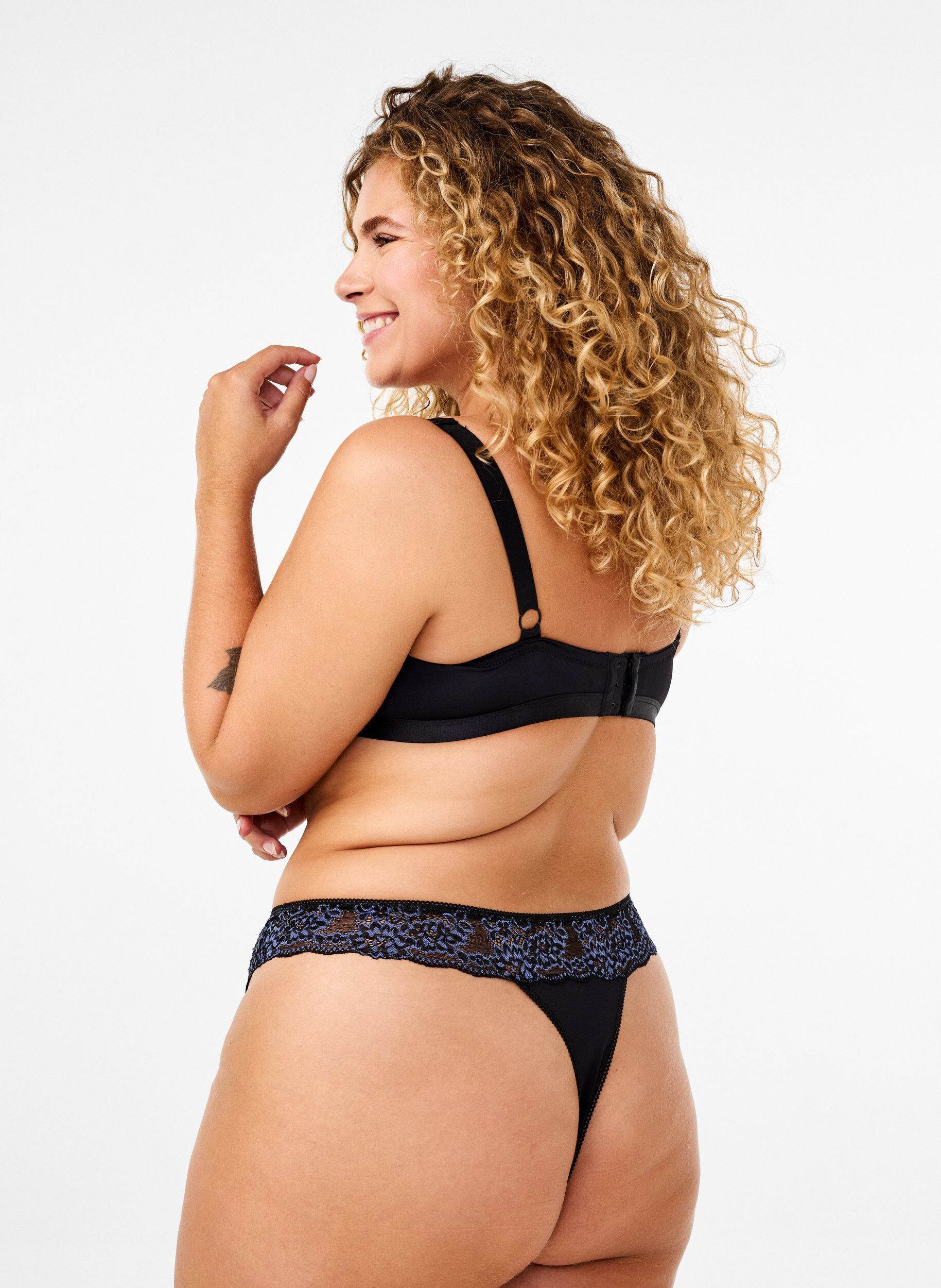Zizzi Mikrofiber-G-string med blonder, Black w Blue, Model image number 1
