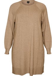 Kort strikkekjole med raglanermer og en midts&oslash;m, Beige