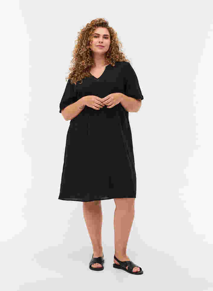 Kortermet kjole i bomullsmiks med lin, Black, Model image number 2