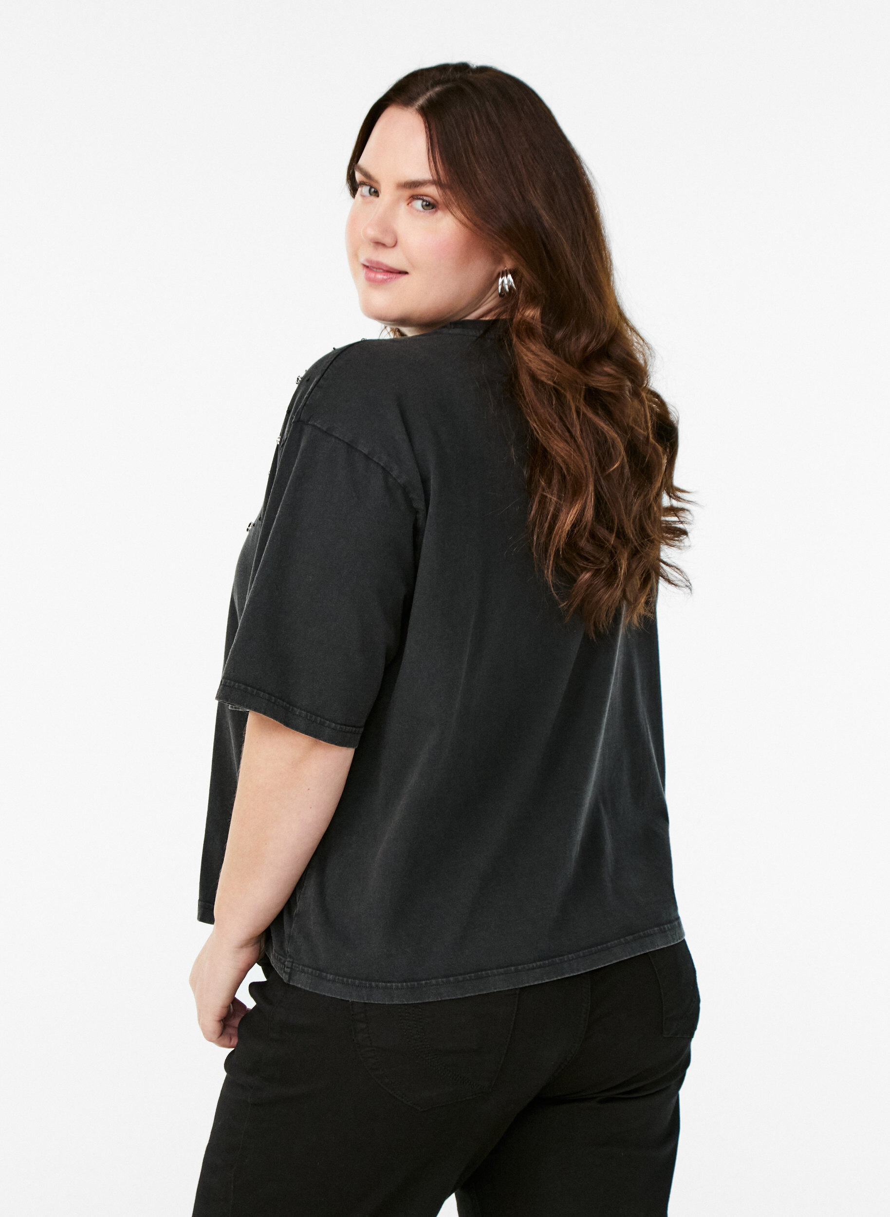 Zizzi Boxy T-skjorte med perler og rhinesteiner, Gr&aring;, Model image number 2