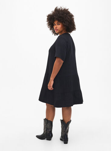 Kortermet kjole i 100 % bomull, Black, Model image number 1