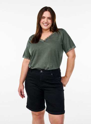 Zizzi Tettsittende denimshorts med høy midje, Svart, Model image number 0