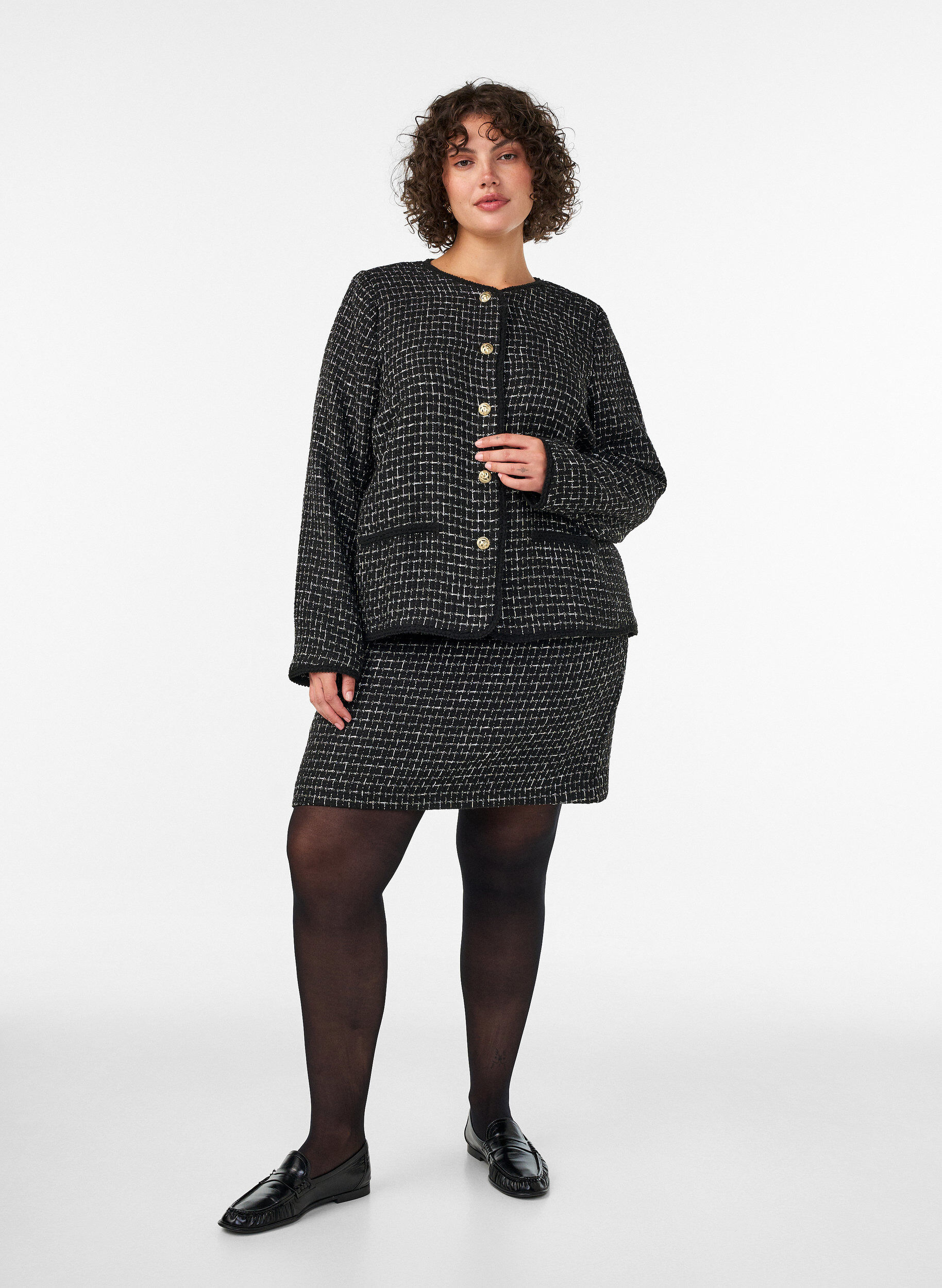 ZizziKort boucl&eacute;-skj&oslash;rt, Svart, Model image number 1