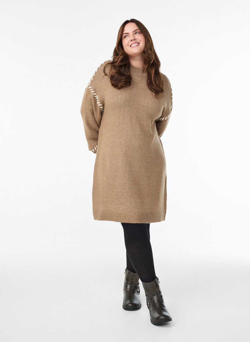 Strikkekjole med kontrastsømmer, Brun, Model image number 1
