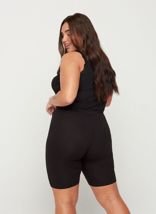 Zizzi Ensfargede standard sykkelshorts, Svart, Model image number 2