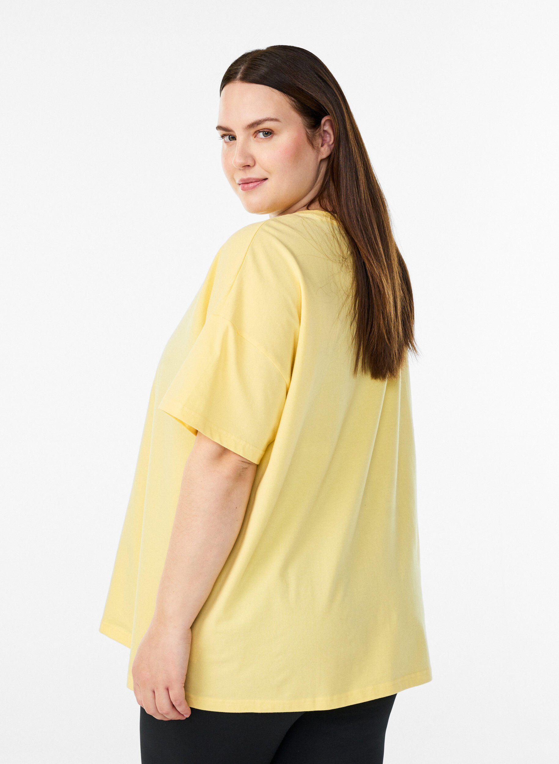 ZizziT-skjorte i &oslash;kologisk bomull med lite frontmotiv, Gul, Model image number 2