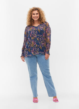 Blomstrete bluse med lange ermer og V-hals, Blue w. Pink Leaf, Model image number 2