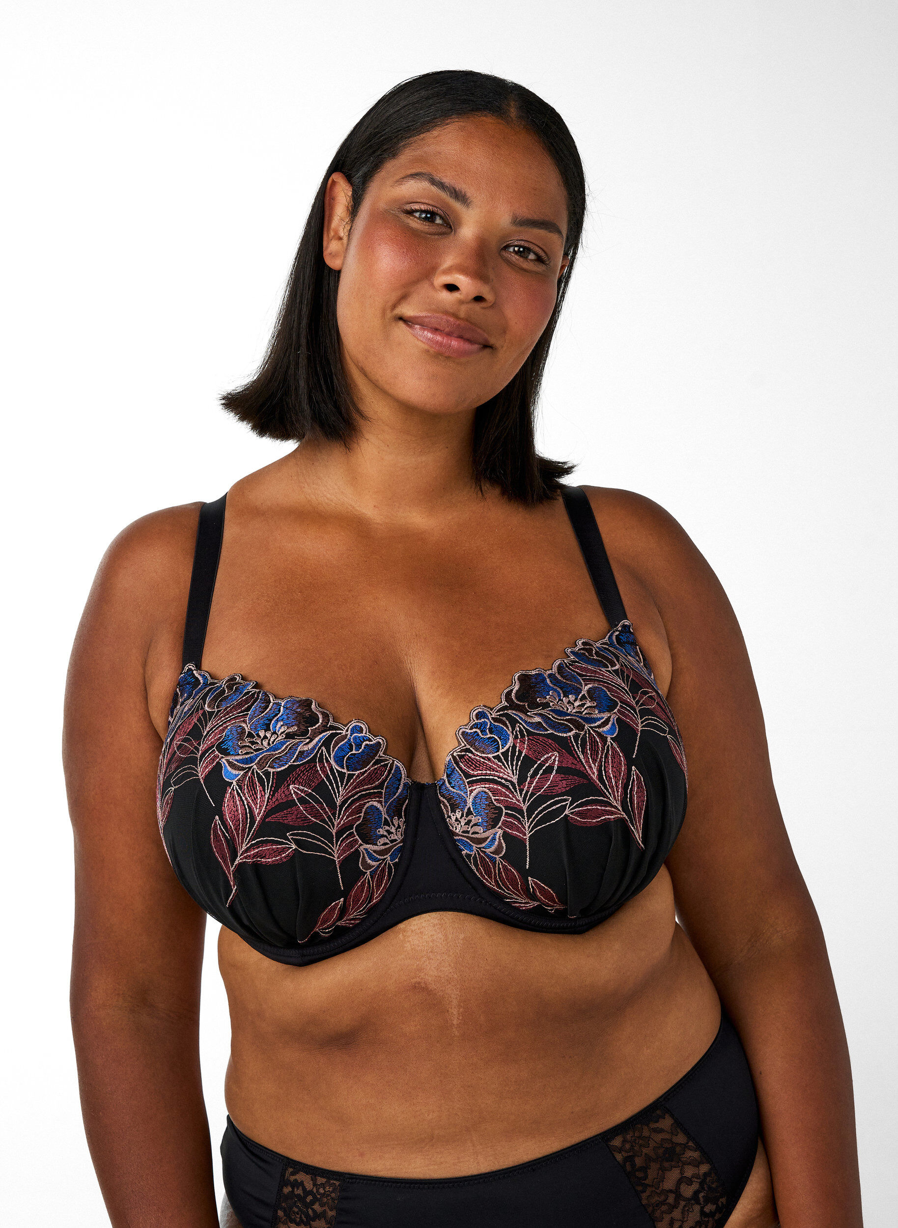 ZizziFormet BH med blomsterbroderi, Svart, Model image number 0