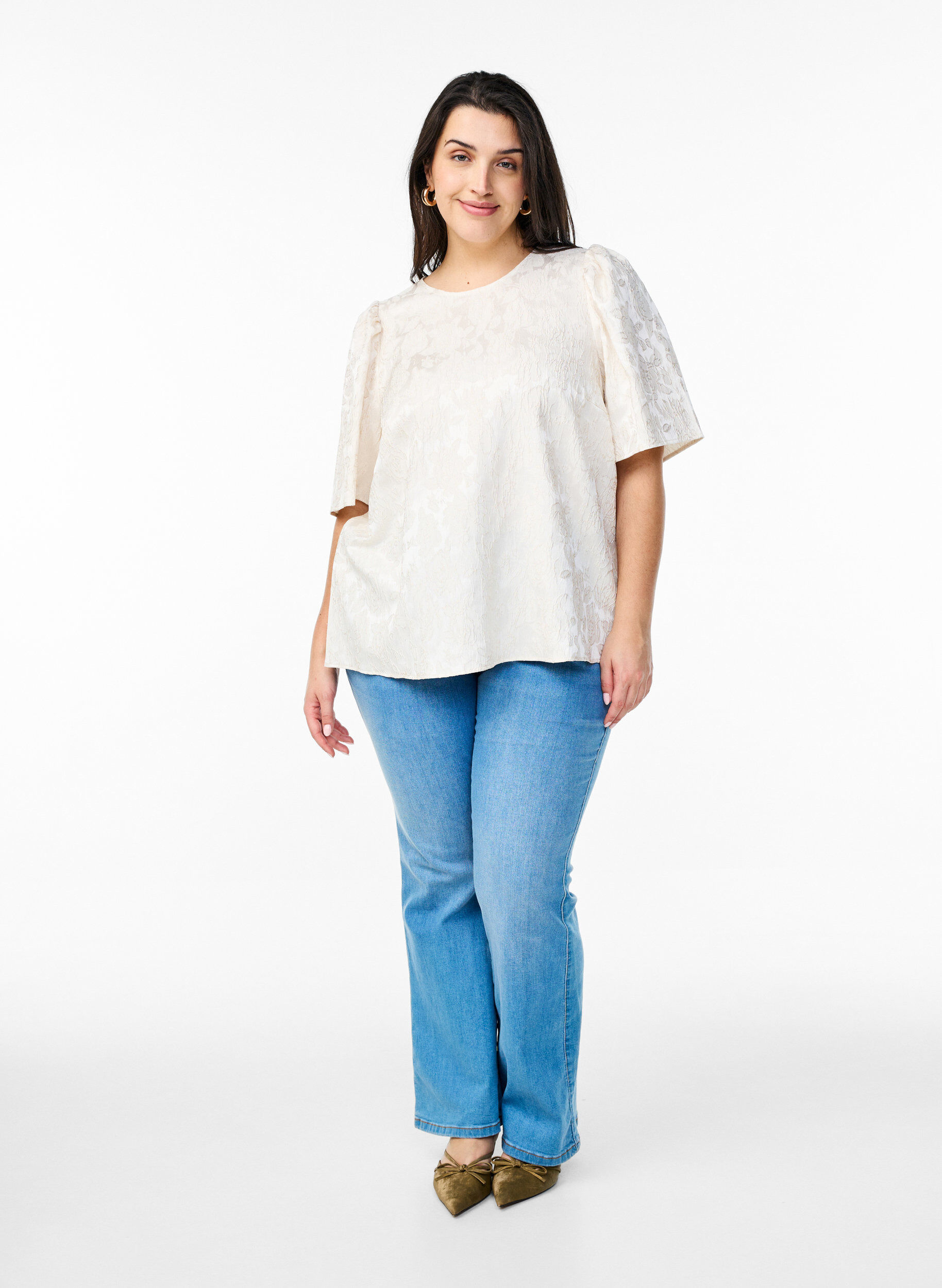 Zizzi Bluse med jacquard m&oslash;nster og puffede ermer, Vanilje, Model image number 1