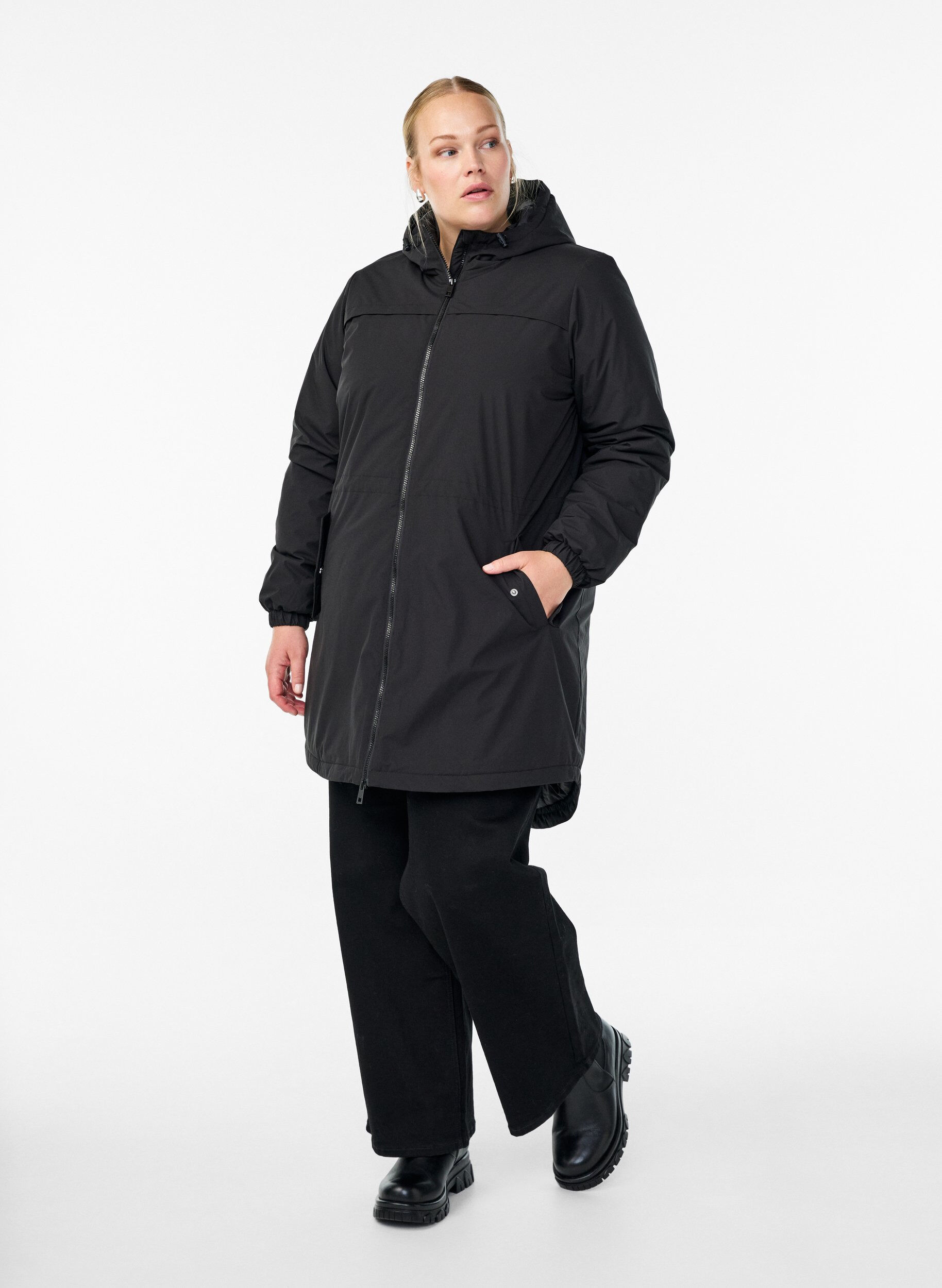 Zizzi Lett polstret parka med hette, Svart, Model image number 1
