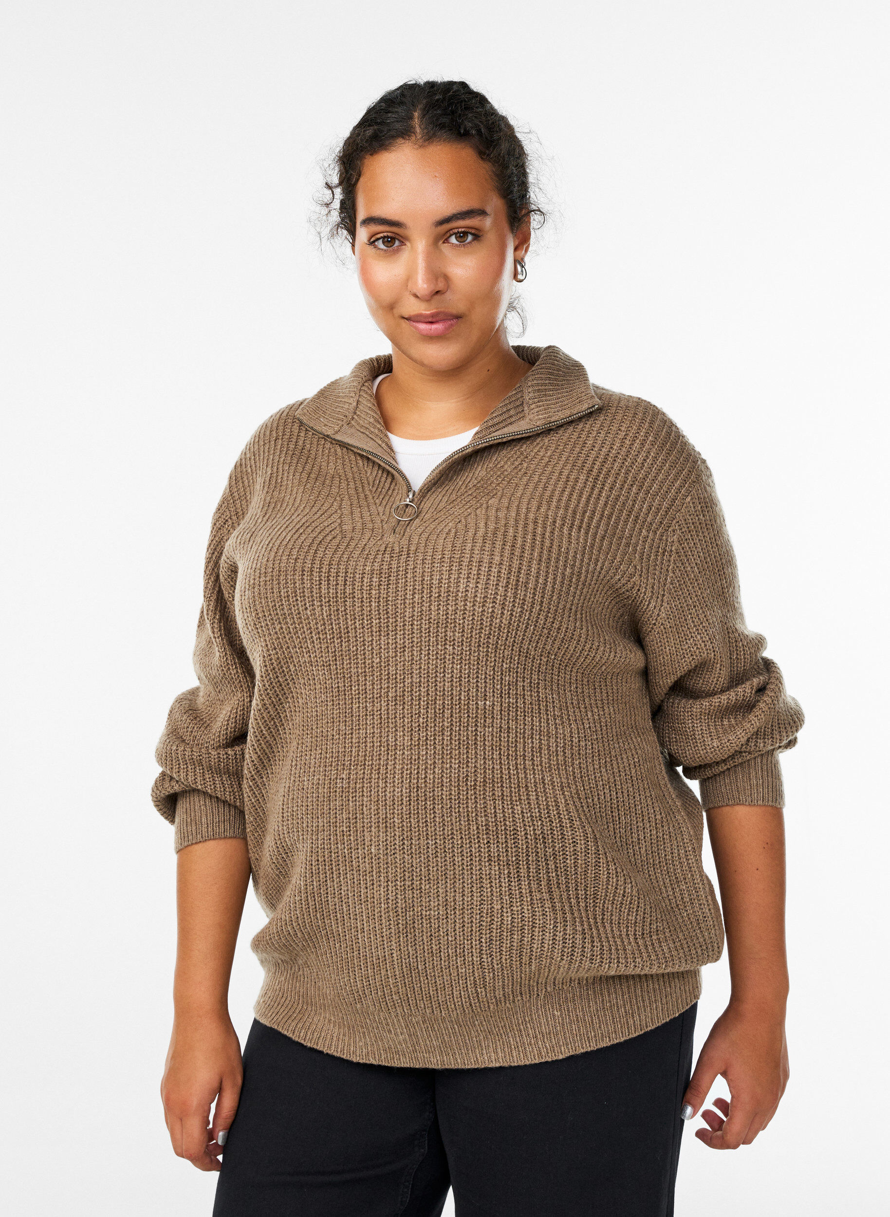 ZizziStrikket genser med h&oslash;y hals og glidel&aring;s, Brun, Model image number 0