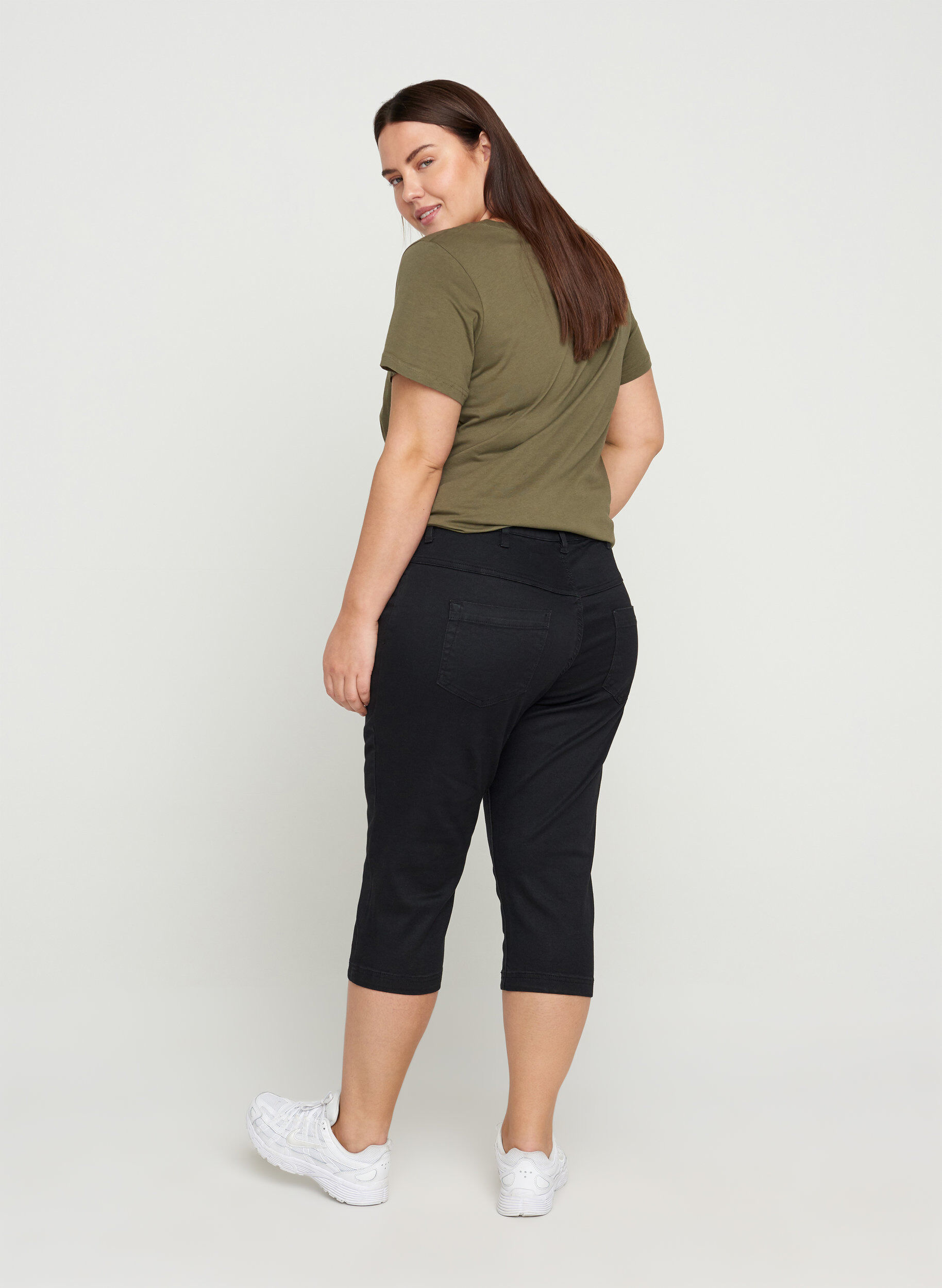Zizzi Slim fit Emily caprijeans, Svart, Model image number 2