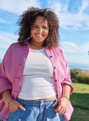 Zizzi Denimshorts med hjerter, , Model