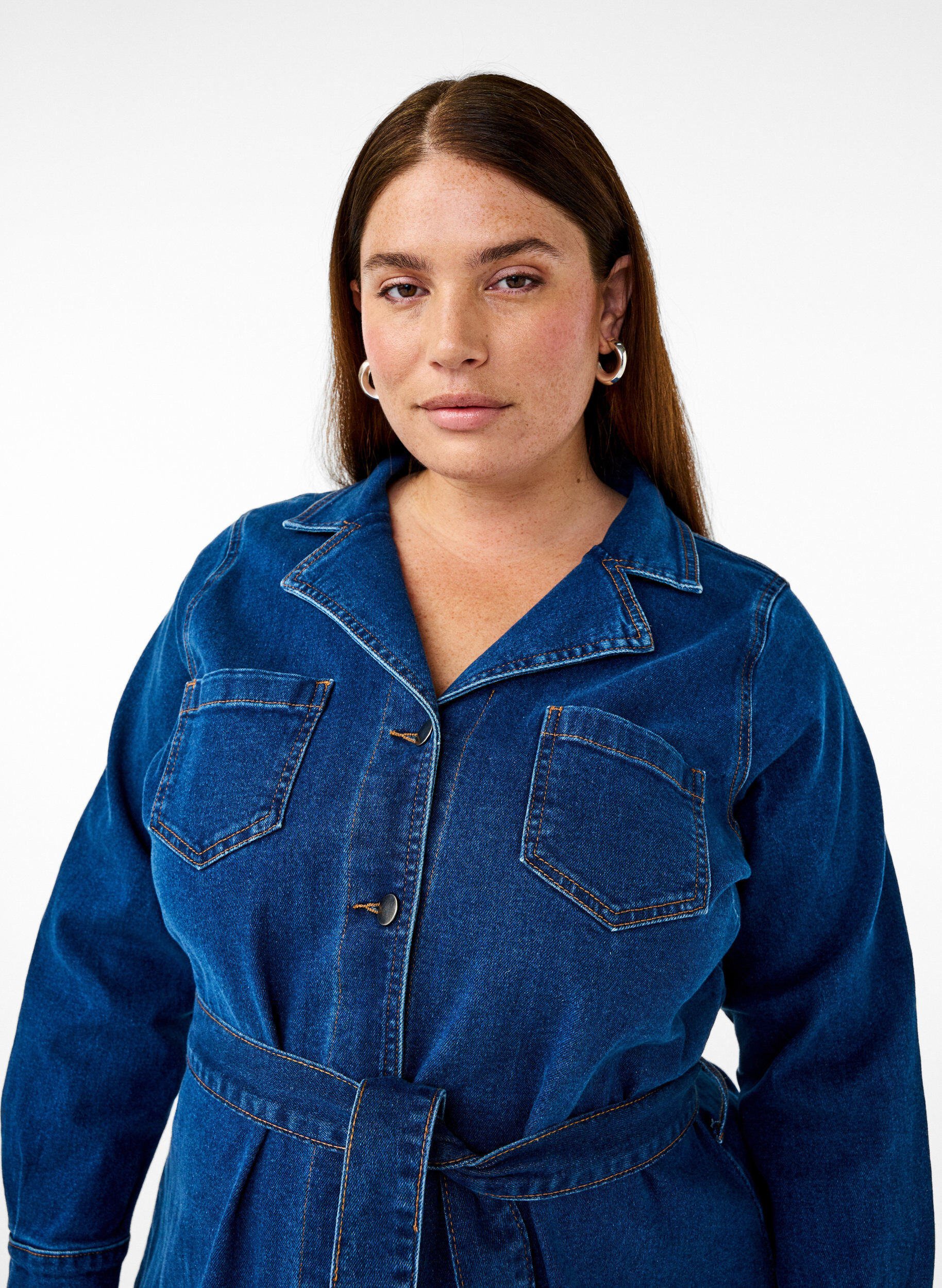 Zizzi Midiskjortekjole i denim med belte, Dark Blue Denim, Image image number 0