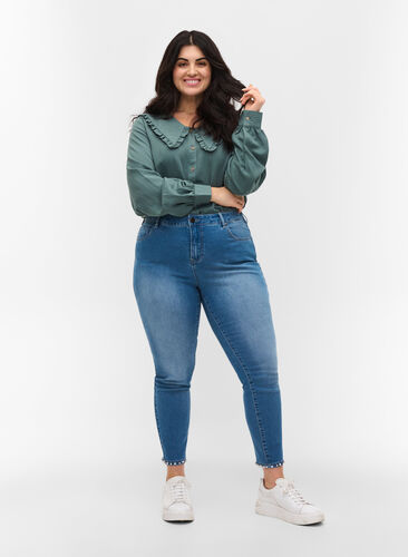 Cropped Amy jeans med perler, Light blue denim, Model image number 0