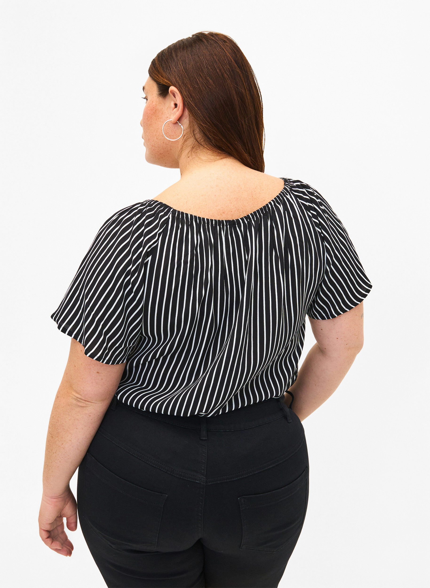 Zizzi Stripete viskosebluse med korte ermer, Black/ White Stripe, Model image number 1