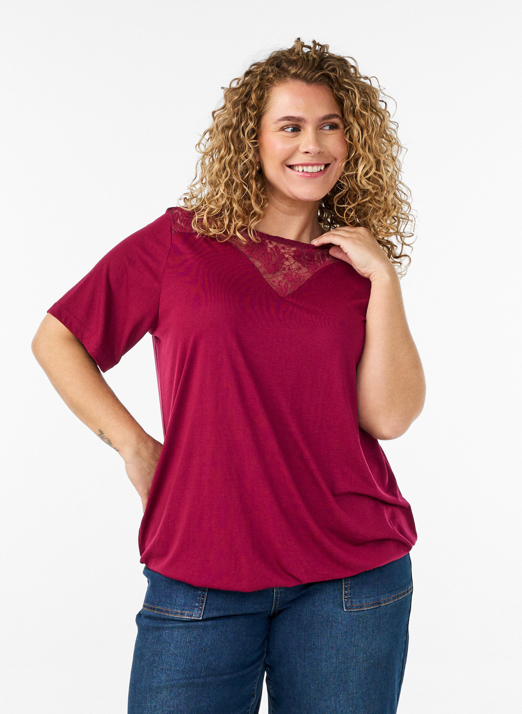ZizziBluse med blondeinnsats og ballongermer, R&oslash;d, Model image number 0