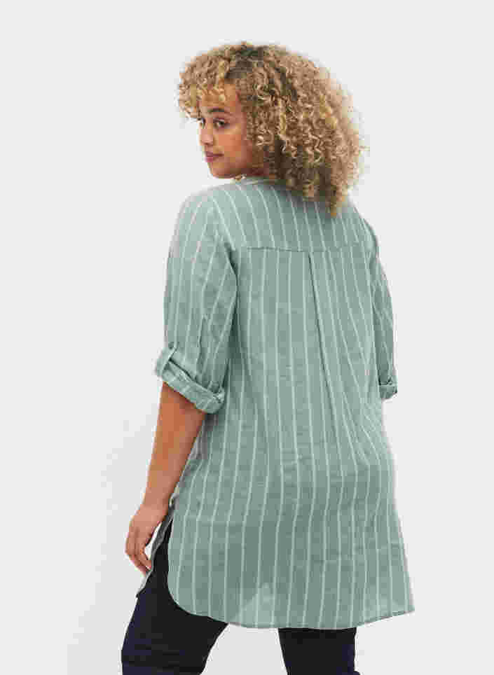 Stripete skjorte med V-hals, Balsam Green Stripe, Model image number 1