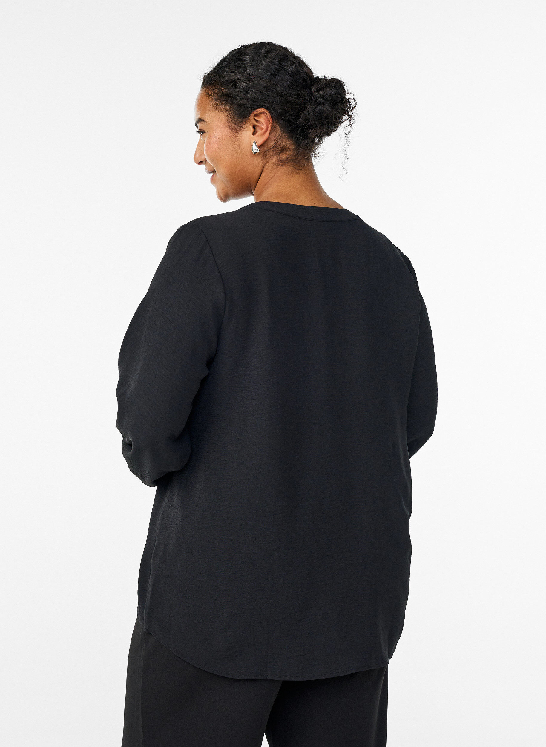 ZizziBluse med smockmansjetter og V-hals, Svart, Model image number 2