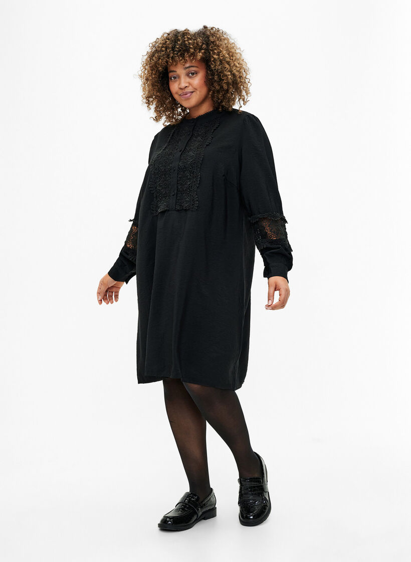 Kjole i viskose med heklede detaljer, Black, Model image number 2