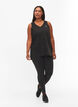 Trenings-topp med v-hals, Svart, Model image number 1
