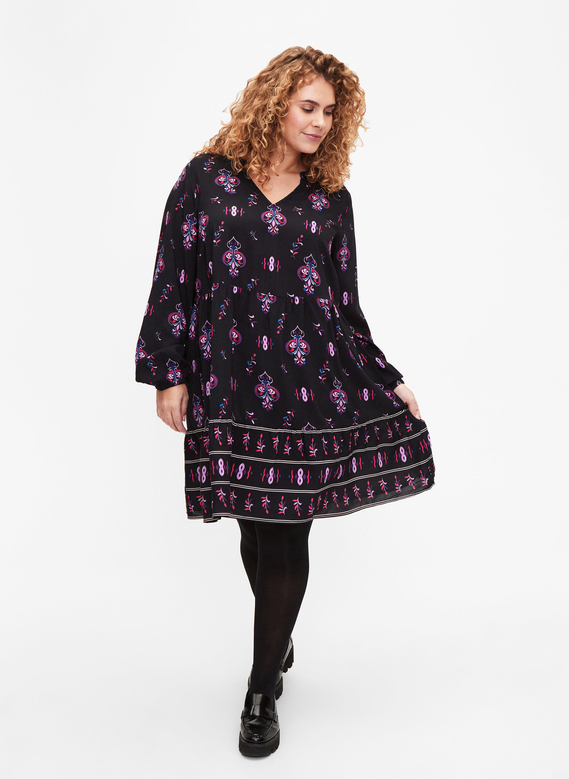 ZizziViskosekjole med lange ermer og trykk, Black Pink AOP, Model image number 2