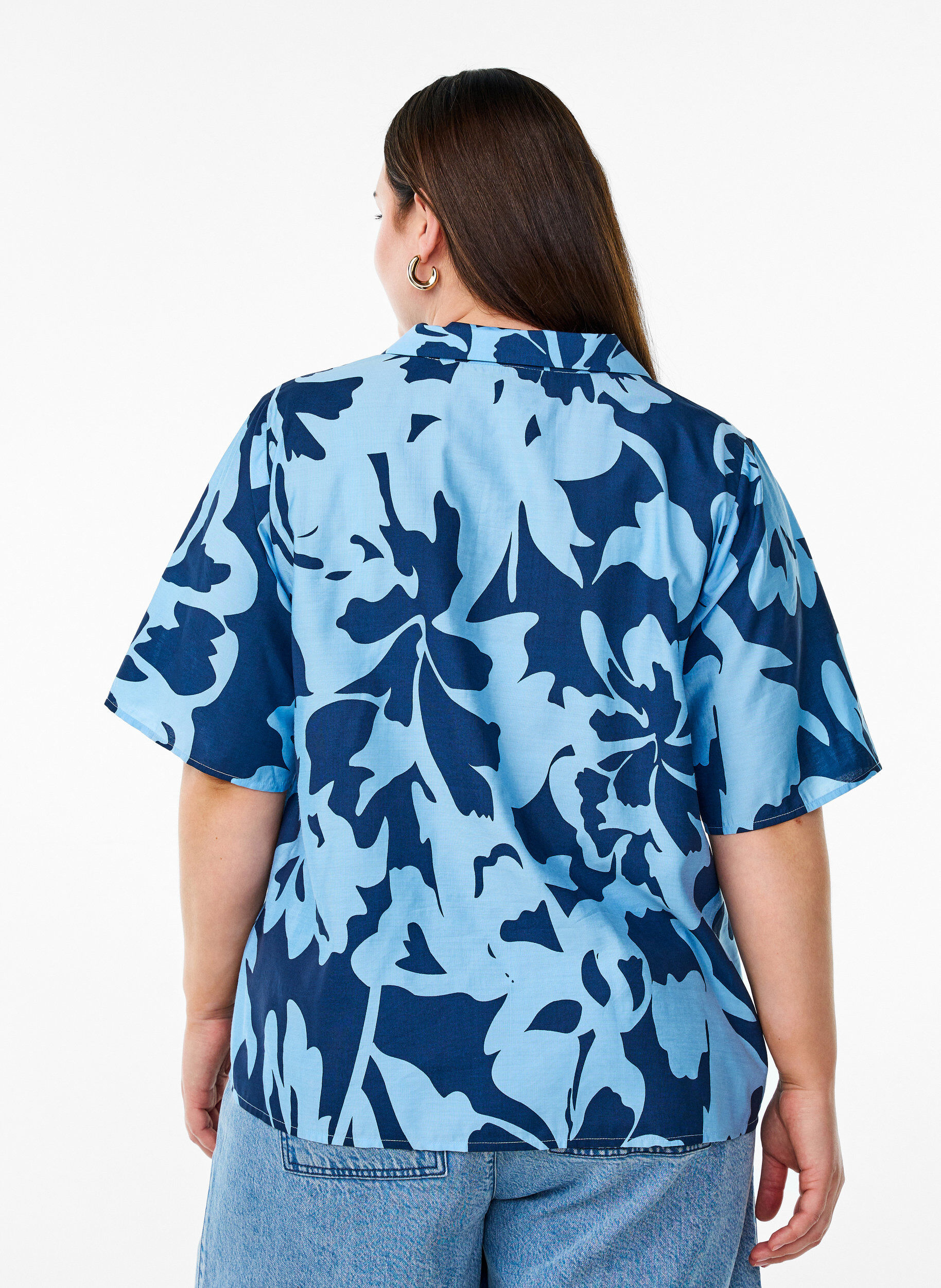 Zizzi Skjorte bluse med print og V-hals, Bl&aring;, Model image number 2