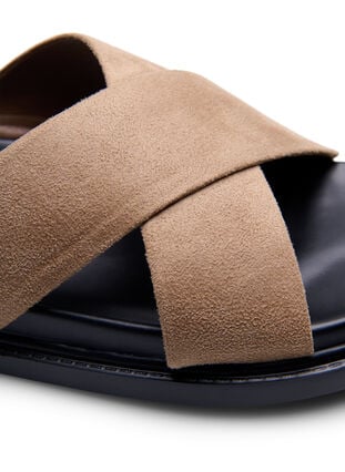 Sandal i semsket imitert skinn med kryssreimer, Woodsmoke, Packshot image number 3