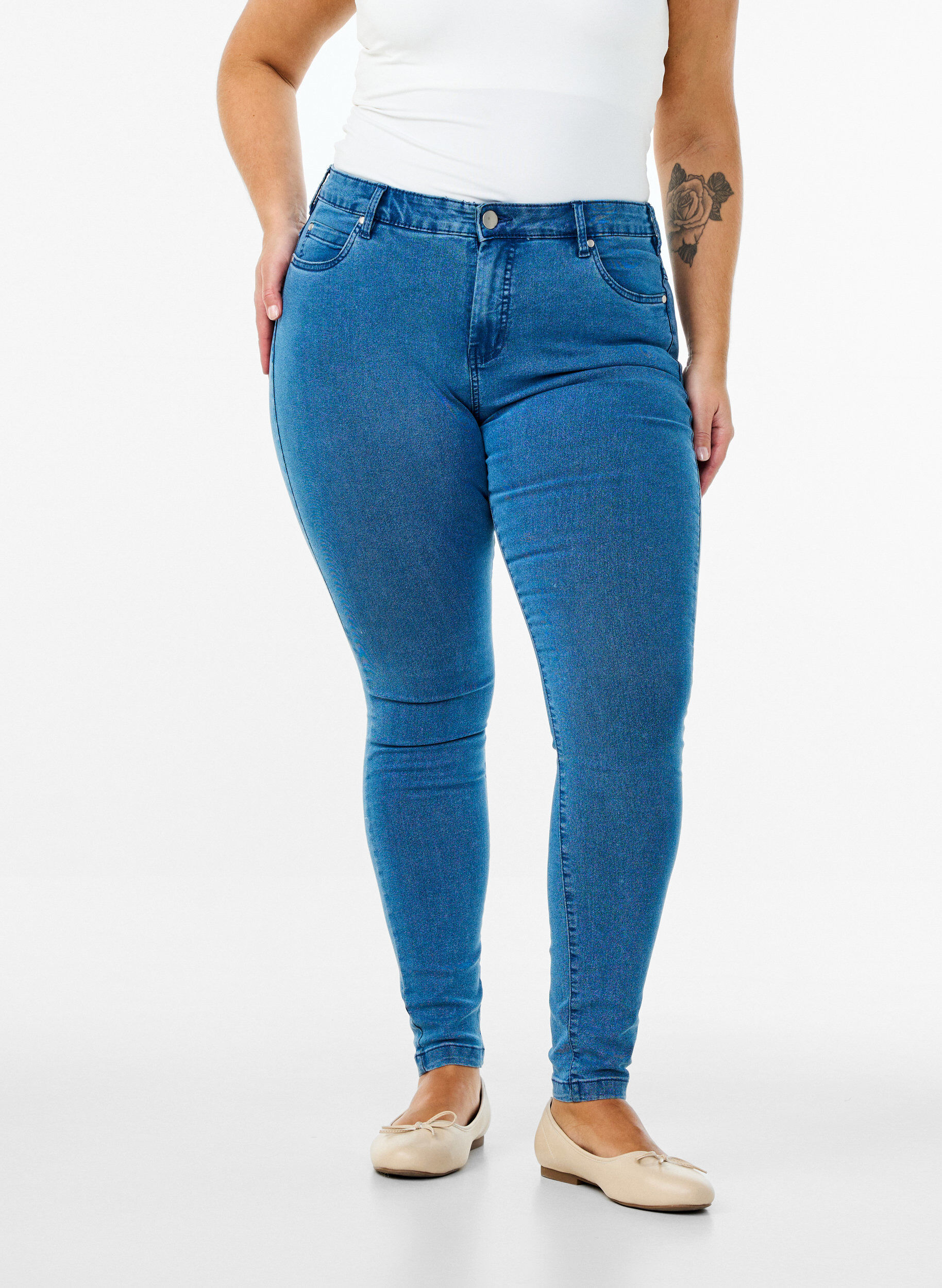 Zizzi Super slim Amy jeans med h&oslash;yt liv, Bl&aring;, Model image number 2