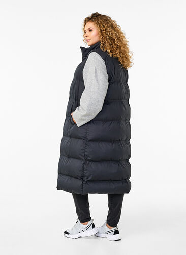 Zizzi Lang vest med lommer og toveis glidelås, Svart, Model image number 1