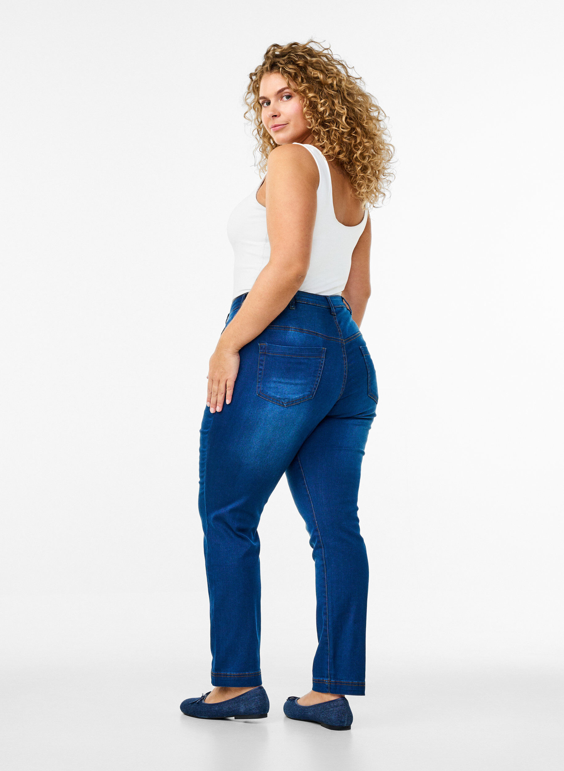 ZizziSlim fit Emily jeans med normal midje, Bl&aring;, Model image number 1