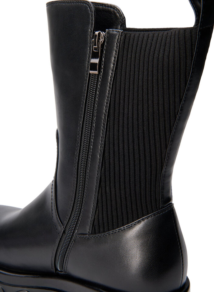 Wide fit – Kort støvel med strikk, Black, Packshot