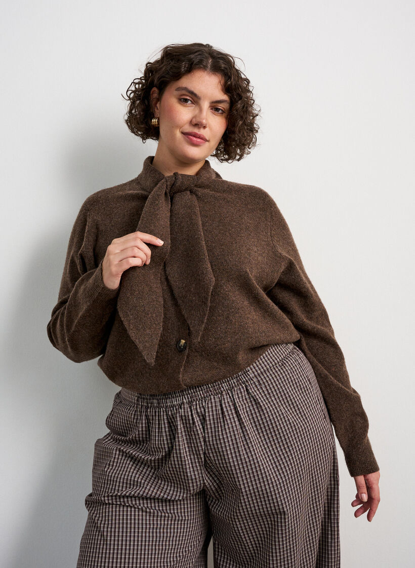 Cardigan med sl&oslash;yfeb&aring;nd og knapper, Brun, Model image number 0