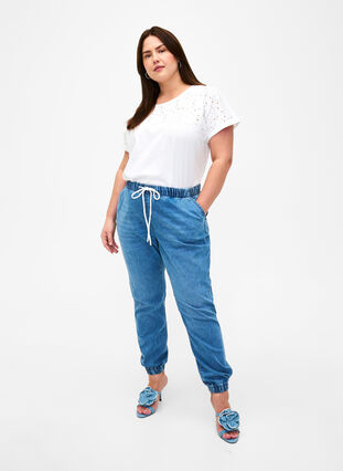 Zizzi T-skjorte i økologisk bomull med engelsk broderi, Bright White, Model image number 2