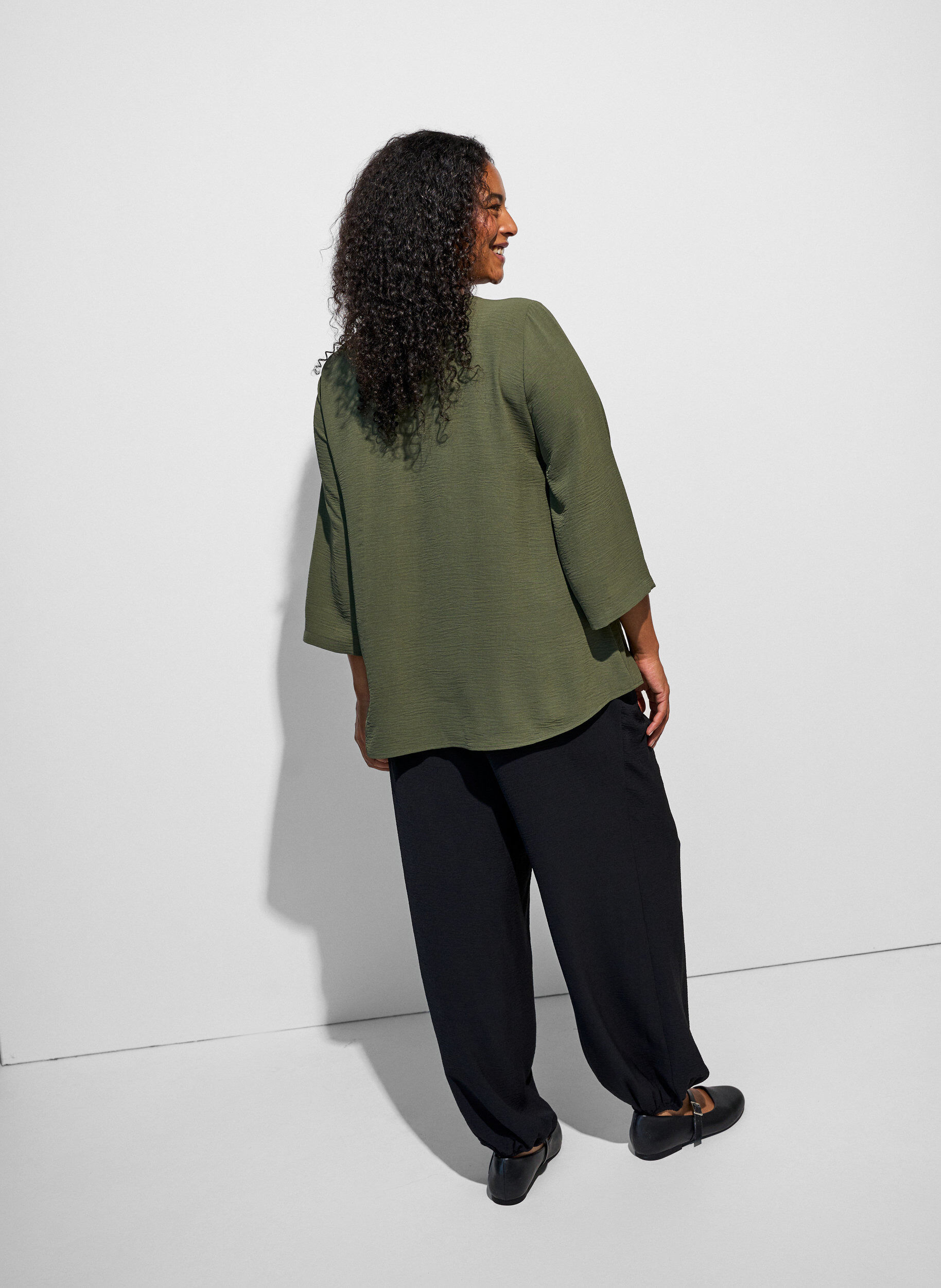 ZizziBluse med 3/4 ermer, Gr&oslash;nn, Model image number 2