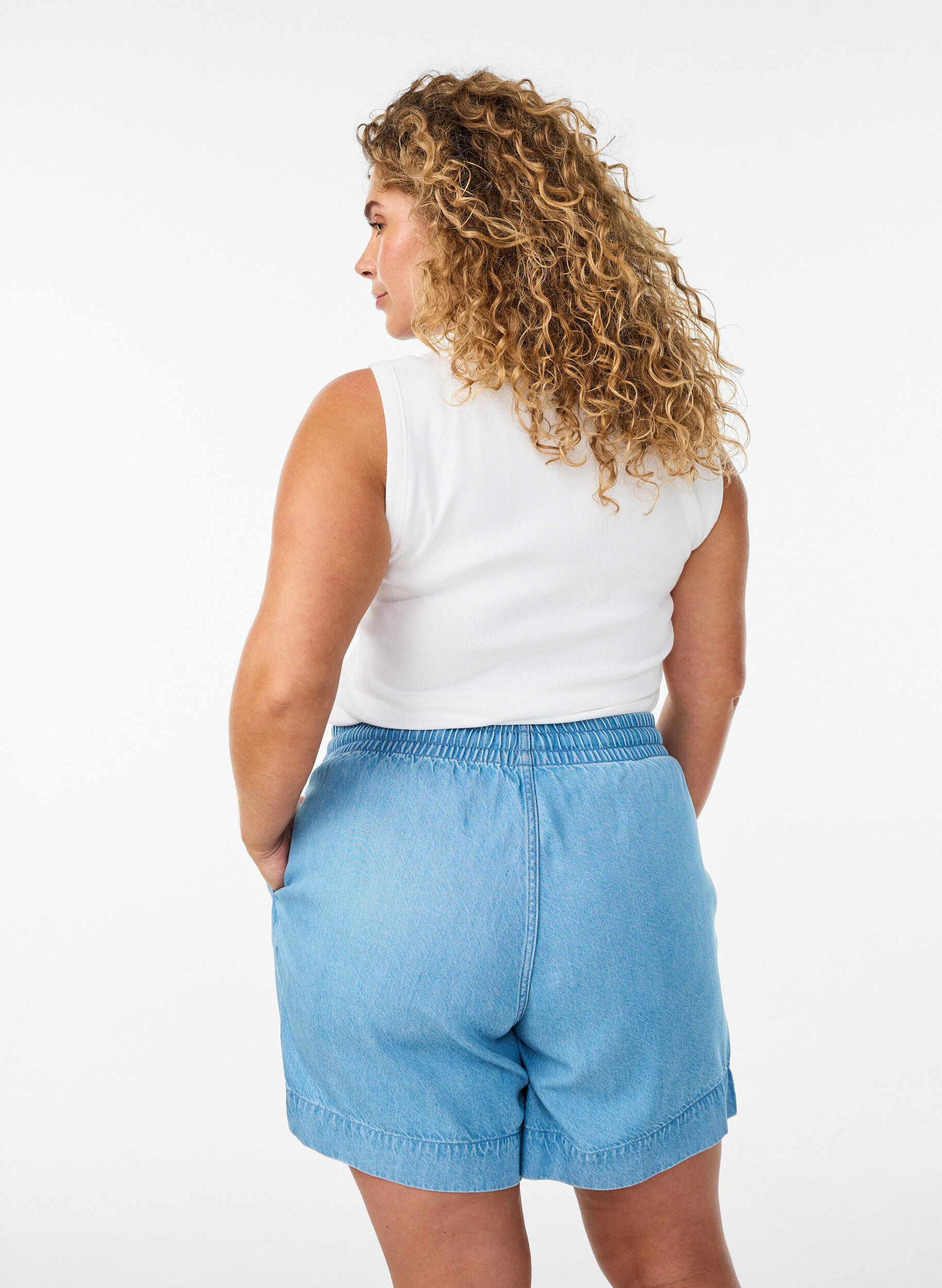 ZizziShorts med plagg i denim med elastisk midje og snor, Bl&aring;, Model image number 2