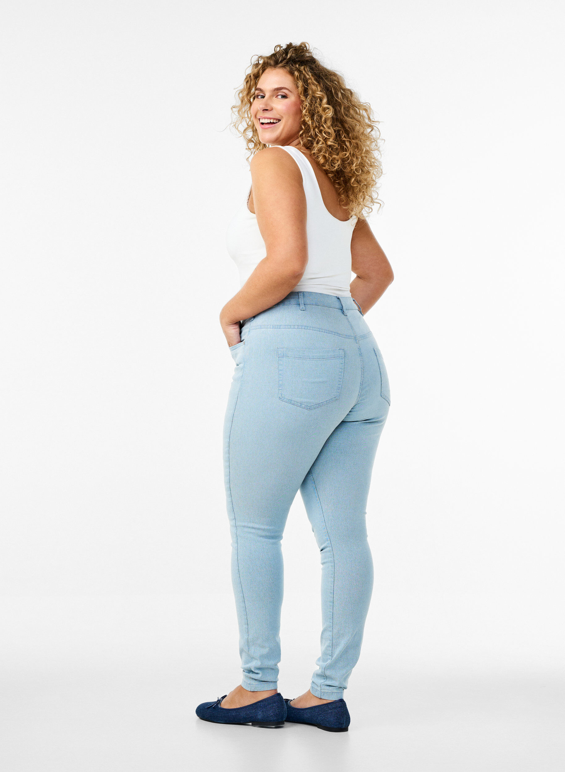 Zizzi Super slim Amy jeans med h&oslash;yt liv, Bl&aring;, Model image number 1