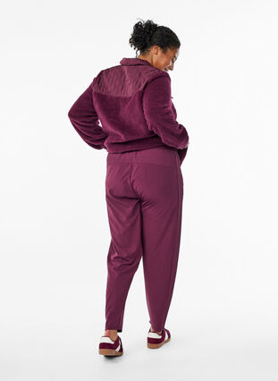 Zizzi Lett treningsbukse med lommer, Grape Wine, Model image number 1