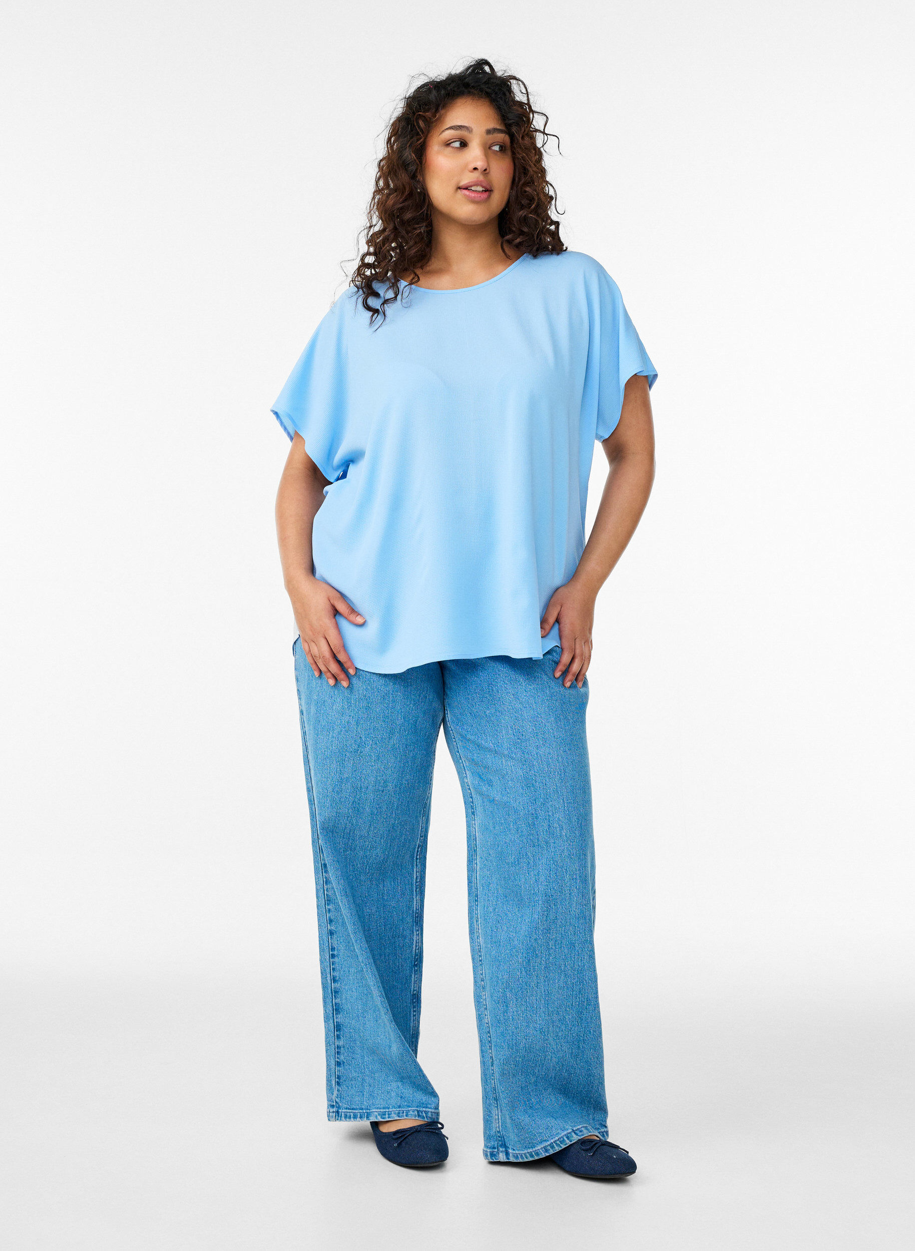 ZizziBluse med korte ermer og rund hals, Bl&aring;, Model image number 1