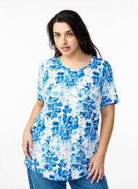 T-skjorte med blomstertrykk, Blå T-skjorte med blomstertrykk, Blå, Model