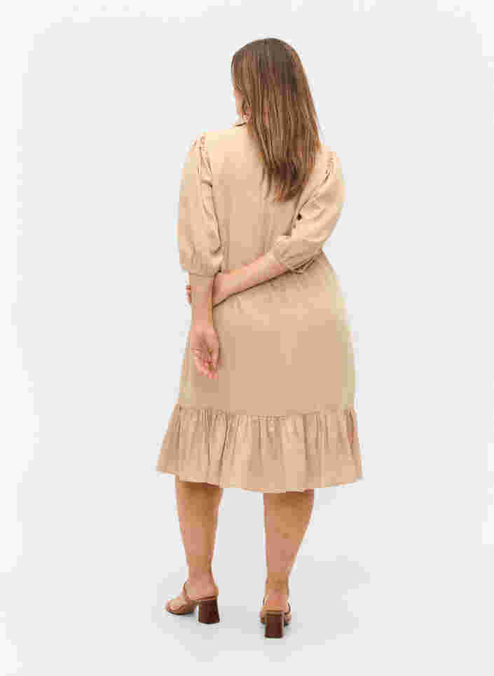 Kjole med volangkant og 3/4-ermer, Humus, Model