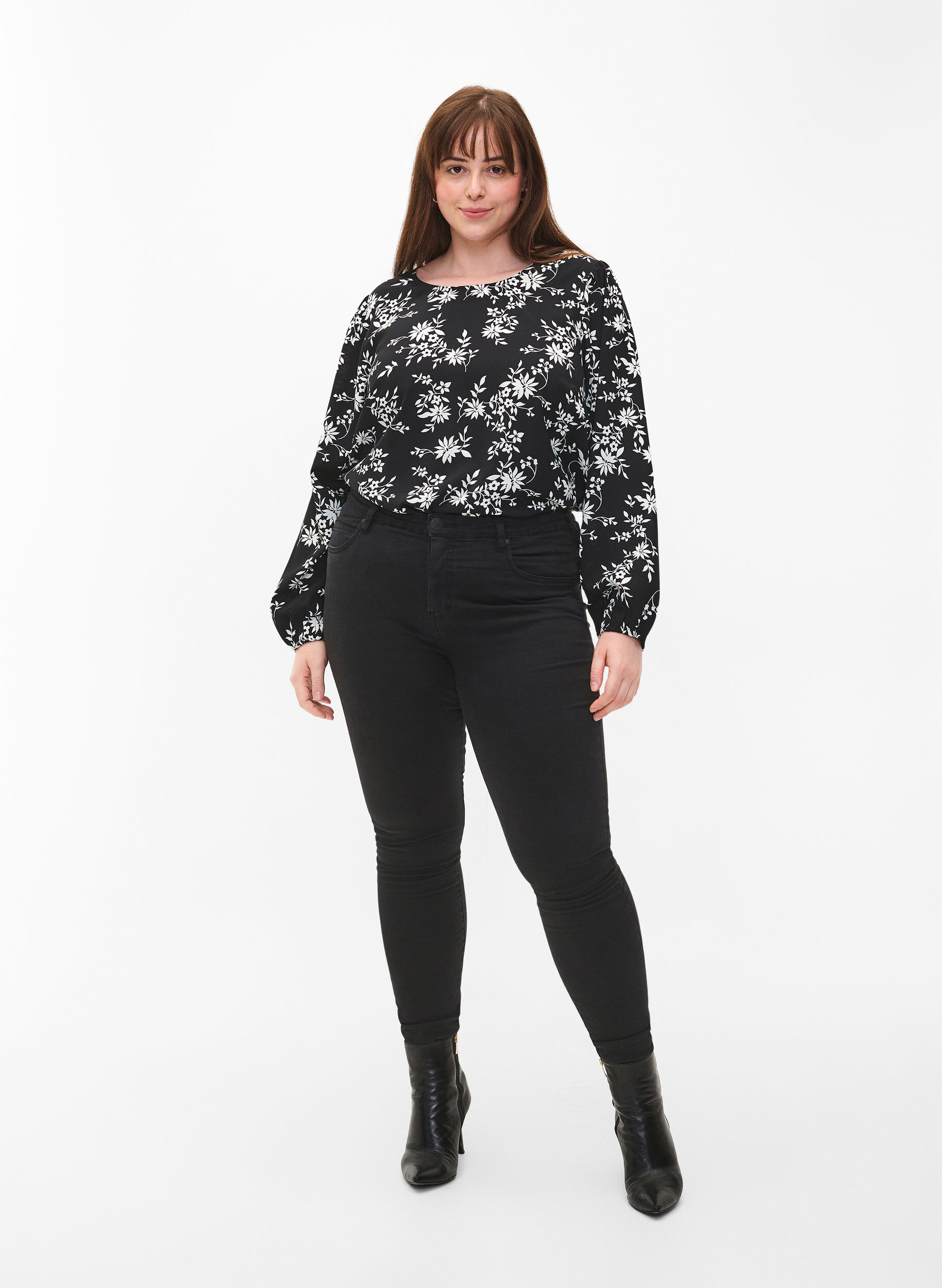 Zizzi Bluse med puffermer, Black Flower AOP, Model image number 2
