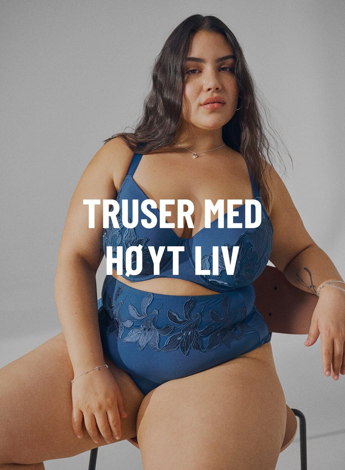 Truser med h&oslash;yt liv i store st&oslash;rrelser til dame - St&oslash;rrelse 40-64 - Zizzi