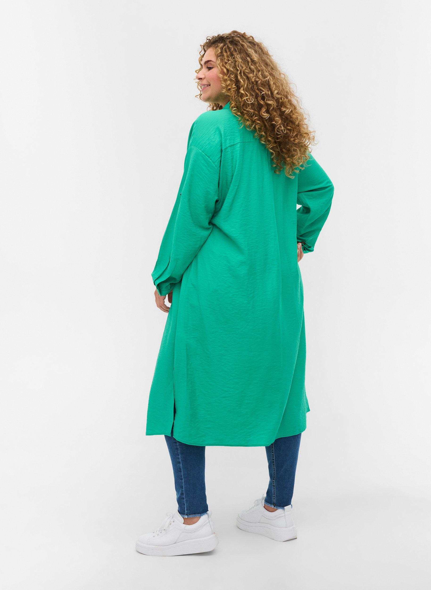 Lang viskoseskjorte med splitt, Mint, Model