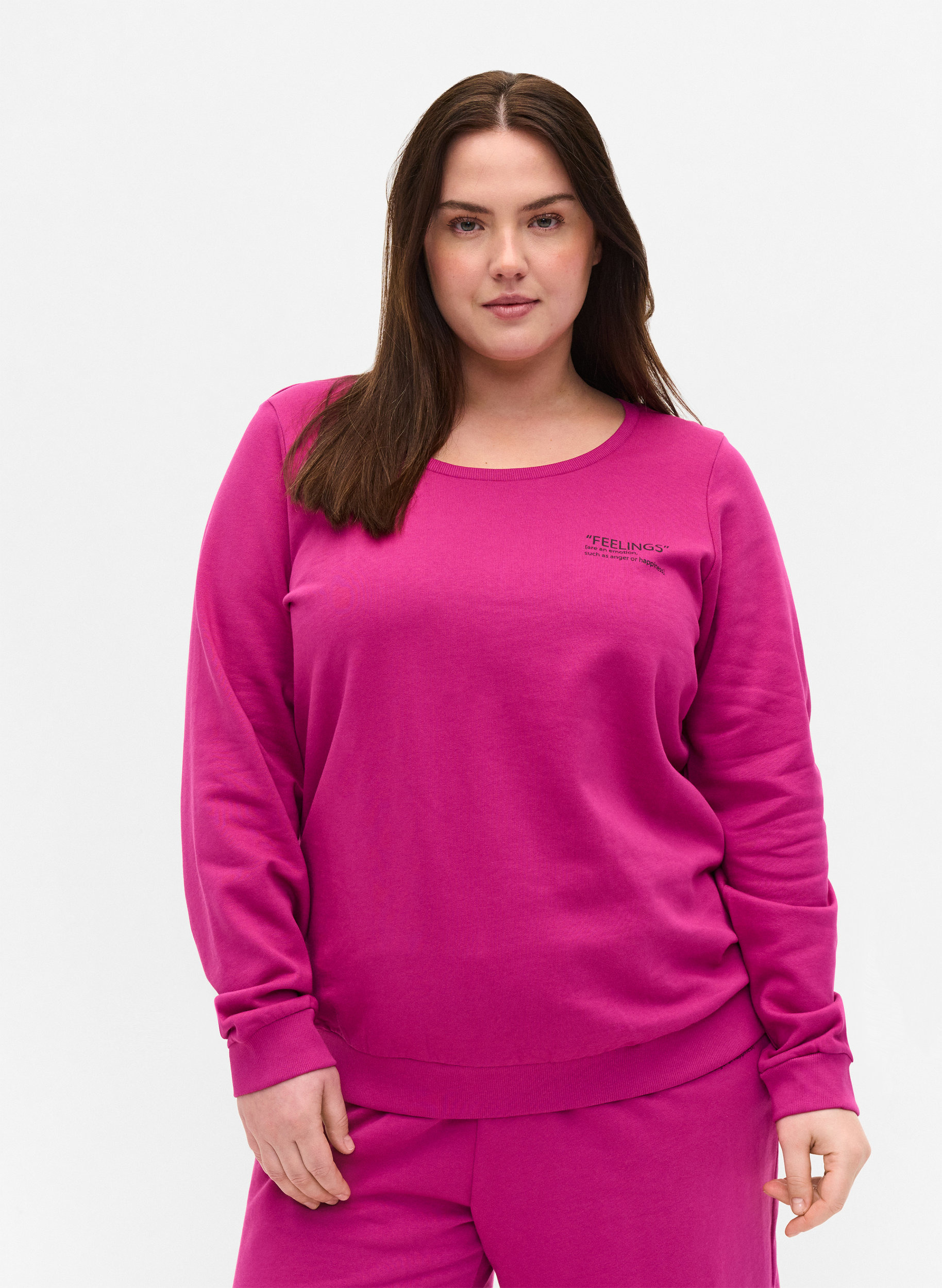Bomullsgenser med trykk på brystet, Festival Fuchsia, Model