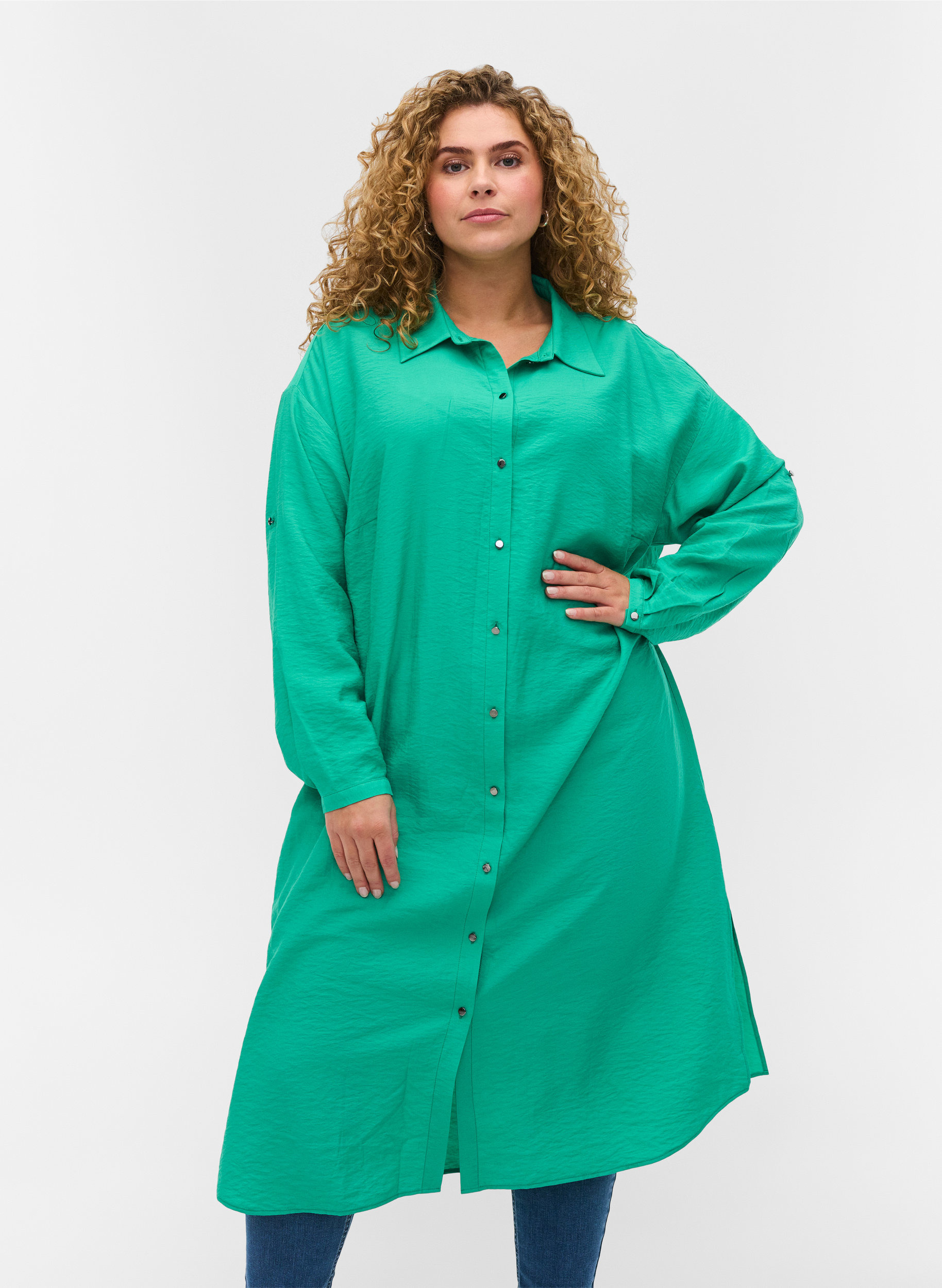 Lang viskoseskjorte med splitt, Mint, Model