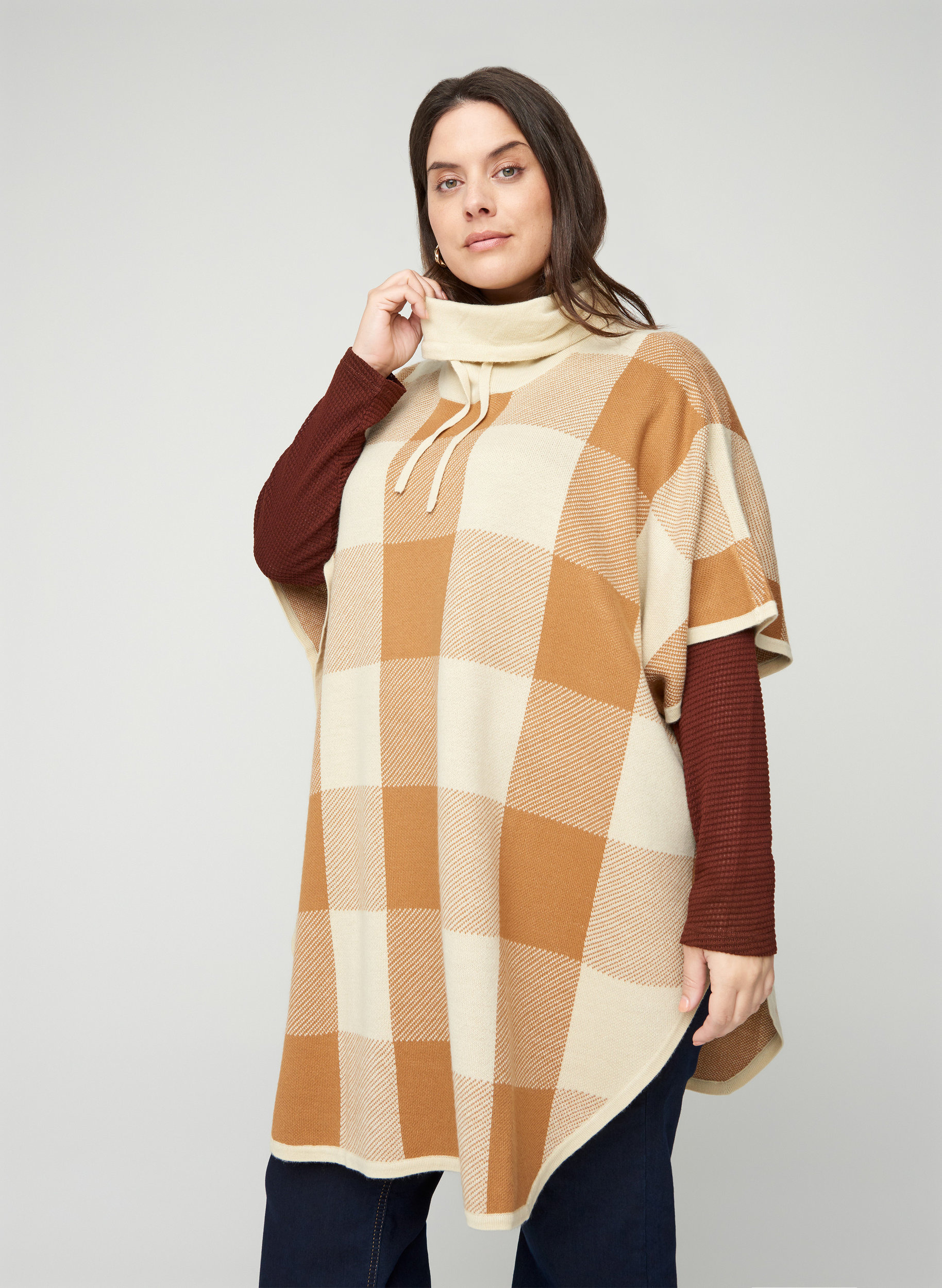 Rutete poncho med høy hals, Tobacco Brown Comb, Model image number 0